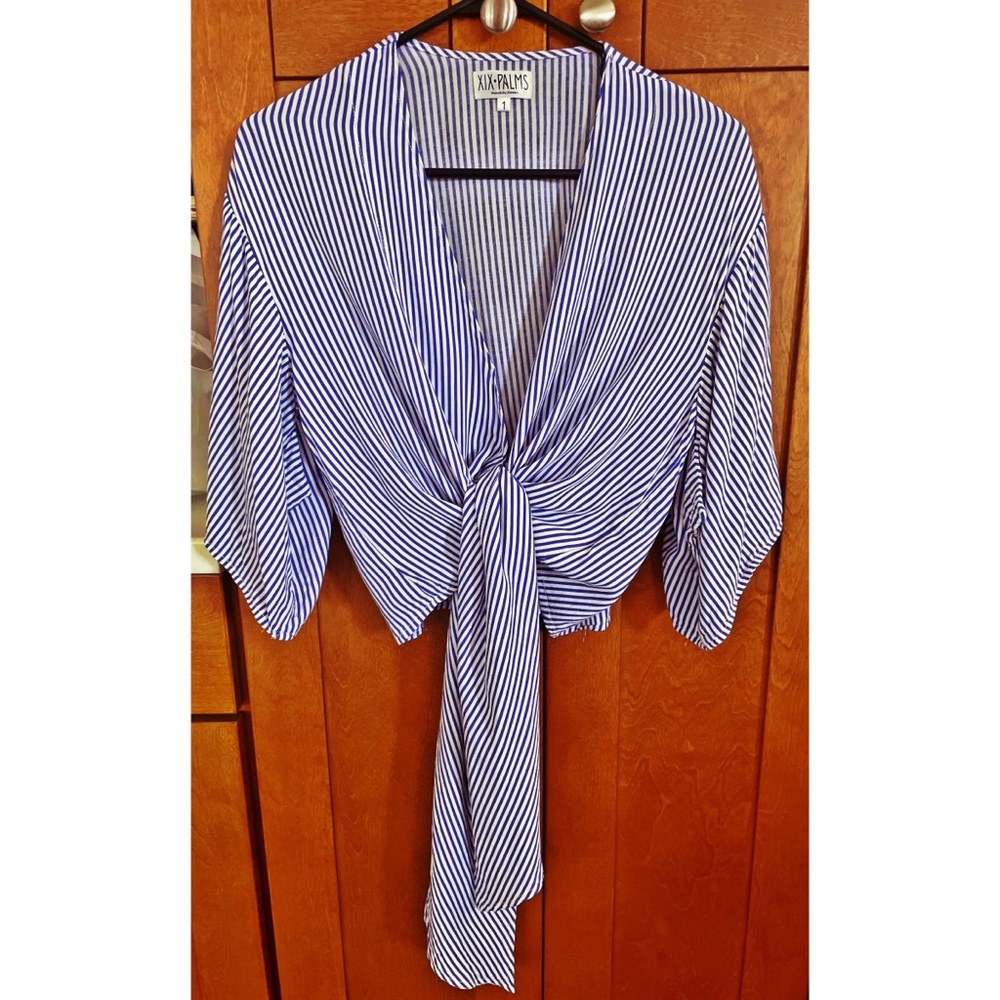 XIX Palms Tie Front. Pre-owned.